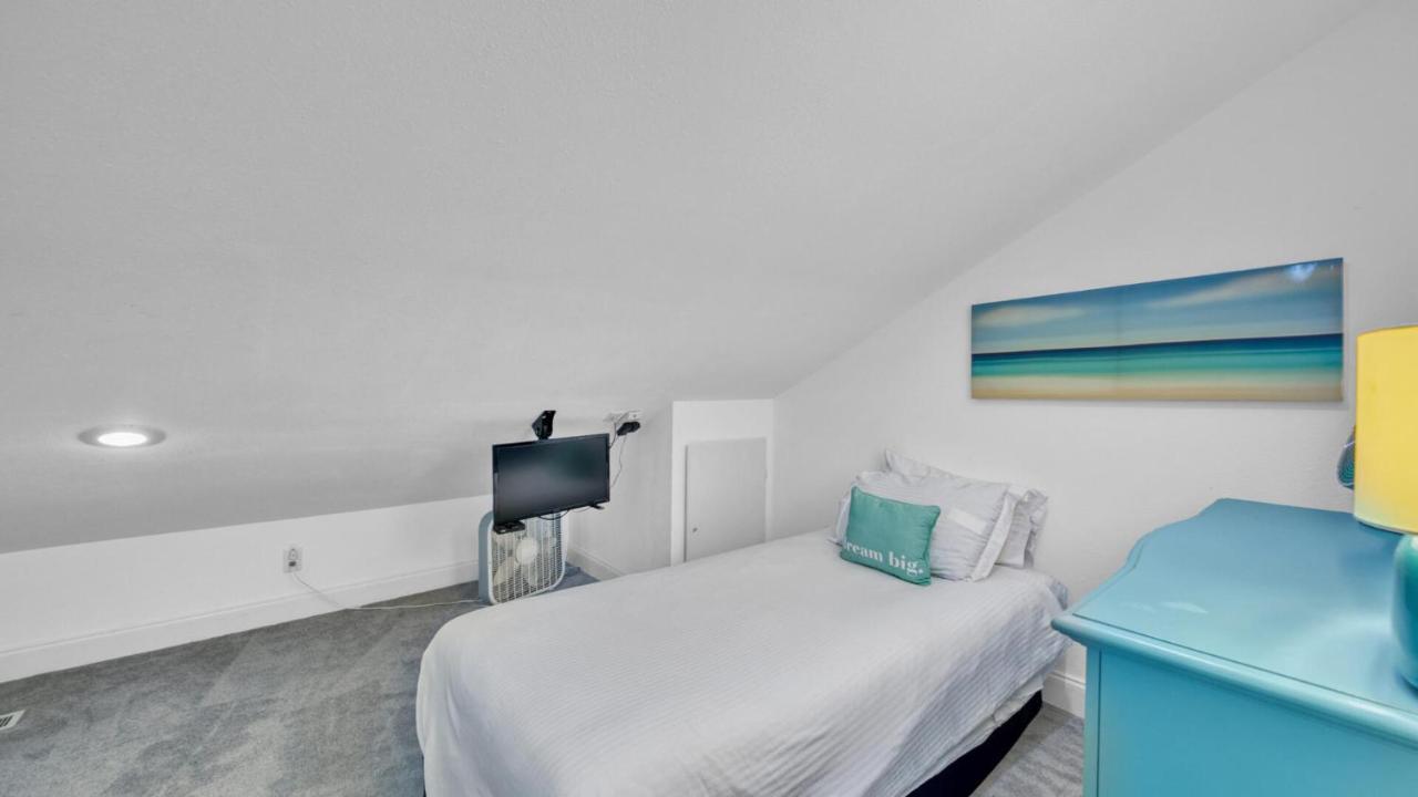 Crystal Villas 12B - Updated 2 Bedroom With Loft Beach Front Condo In The Heart Of Destin Bagian luar foto